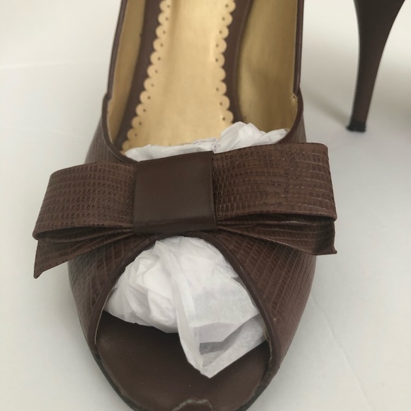 $10 SALE! BCBG Chocolate Brown Heels 👠 Sz 8 - Picture 3 of 7